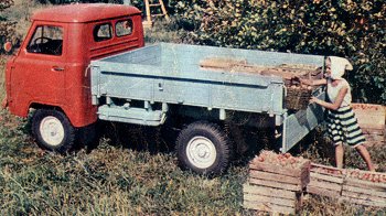 УАЗ-450Д в рекламной раскраске. Фото из журнала "За рулём" 60-х годов