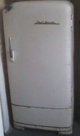 Холодильник "ЗиС" 1956г работает по настоящее время