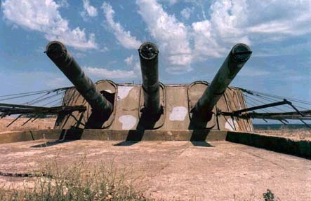 З0-я 12-дюймовая батарея на Северной стороне Севастополя. Фото 90-х годов